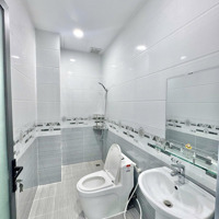 Nhà Mới 100 Cần Cho Thuê Gấp Giáp Quận 11 Đầm Sen 5M X 19M 3 Lầu 6 Phòng Ngủ 7Wc
