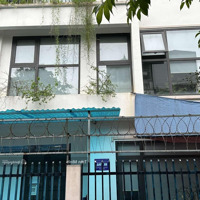 Chính Chủ Cần Cho Thuê Biệt Thự Ngõ 20 Trần Kim Xuyến. Vị Trí Đẹp, Thuận Tiện Di Chuyển