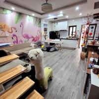 BÁN NHÀ DÂN XÂY PHỐ HÀO NAM. gần phố -DT 40m 4 TẦNG: giá chỉ 8.2 tỷ