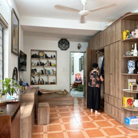 Chính Chủ Bán Nhà Tầng 4 Đầu Cầu Thang Nhà Đẹp, Thoáng Mát, Chỉ Việc Ở Ngay