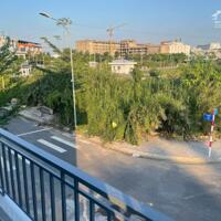 Nhà mới mặt tiền cạnh đại học FPT