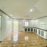 CHO THUÊ NHÀ LẦU SÂN RỘNG KDC HỒNG LOAN ĐỐI DIỆN BẾN XE MỚI CẦN THƠ