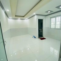 CHO THUÊ NHÀ LẦU SÂN RỘNG KDC HỒNG LOAN ĐỐI DIỆN BẾN XE MỚI CẦN THƠ