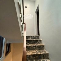 Bán Nhà Đường Miếu Hai Xã, 2,5 Tầng Ngõ Đi Chung 3M