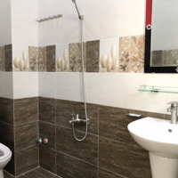 Cần Bán Tòa Nhà Chdv Ngang 17M Bề Thế Dtcn Gần 300M2. Đang Thu Nhập 140 Triệu/Tháng. Giá Chỉ 28.8 Tỷ