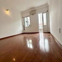Bán nhà Ngọc Thụy, DT 30m x 5 tầng, mặt tiền 3.7m, gần ô tô