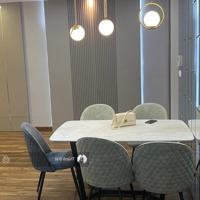 Chính Chủ Cần Bán Căn Hộ 94M2, 2 Phòng Ngủ 2Vs Chung Cư Discovery Complex 302 Cầu Giấy, Full Nội Thất