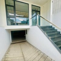 Cho Thuê Nhà Nguyên Căn Đường Phạm Hùng. Dt: 5X20M, Hầm, 3 Lầu, 7 Phòng . 25 Triệu/Tháng