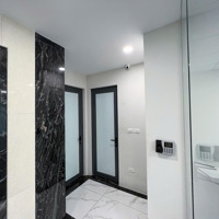 Cho Thuê Văn Phòng 130M² Trần Thái Tông Mặt Kính, Ban Công, Tòa Nhà Hiện Đại