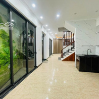 Nhà Đẹp Dân Xây, Bồ Đề, Long Biên.thang Máy,Ô Tô Đỗ Cửa Vào Nhà.giá Tốt Đầu Tư.