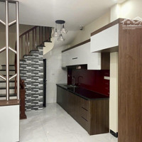 Nhà Đẹp 5 Tầng Ngọc Lâm, 37M², 2 Thoáng, Ô Tô Đỗ Cổng