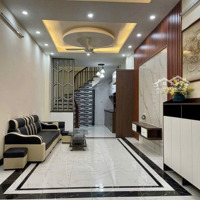 Nhà Đẹp 5 Tầng Ngọc Lâm, 37M², 2 Thoáng, Ô Tô Đỗ Cổng