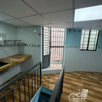 Nhỉnh 1 Tỷ Có Hộ Khẩu Sài Gòn - Ngay Âu Cơ - Nhà 3 Tầng Mua Ở Ngay - Gần Mặt Tiền.