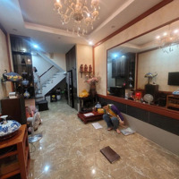 Bán Nhà Ngõ 162 Phố Tôn Đức Thắng Quận Đống Đa. Ngủ Trên Nhà Ô Tô Đỗ Cửa 50 M Ra Phố