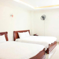 Bán Khách Sạn Hẻm Thông 10M Bạch Đằng Có 22P Đang Kinh Doanh Ôn Ngag 8M. Pccc Và Antt. Sổ Hoàn Công