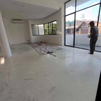 Cho thuê Nguyên lầu 2 đường xe tải Nguyễn Cửu Vân P17 BT, 121m2, 35tr