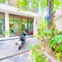 Sốc. 260 Tr/M2 - Biệt Thự Sân Vườn Dịch Vọng - Vỉa Hè 10M, Nội Thất Nhập Khẩu - 270M2, 4T,Mặt Tiền16M.