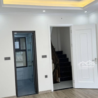 Bán Nhà Tại Cầu Giấy, 17,3 Tỷ, 55M2, 18 Phòng Ngủ 18 Vệ Sinh Mặt Tiền 6M
