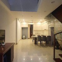 Nhà Đẹp Sát Phố Tặng Full Nội Thất Giá Cả Hợp Lí .