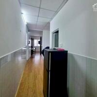Nhà trệt lầu 3 phòng ngủ, cách trường Đại Học Y Dược Cần Thơ 300m