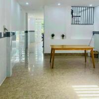 Nhà trệt lầu 3 phòng ngủ, cách trường Đại Học Y Dược Cần Thơ 300m