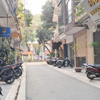 Nhà Trần Quốc Hoàn, Phạm Văn Đồng. Mặt Ngõ, Phân Lô. Lô Góc, 3 Mặt Đường Oto Tránh. Cách Phố 20M.