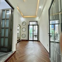 Phòng Ban Công Ngay Trung Tâm Quận 3 Full Nội Thất Rộng Rãi