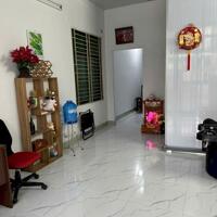 Nhà rộng 2 phòng có nội thất trung tâm