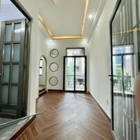  CĂN HỘ BAN CÔNG FULL NT QUẬN 3