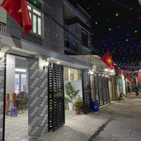 Chị Đep Cần Bán Nhà Phạm Hữu Lầu, Tp Dĩ An. Cạnh Chung Cư Bcon Garden. Gần Vincom, 550 1Km