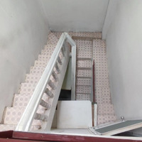 Nhà Cho Thuê 2 Tầng, 42M2 Sàn, 2 Bếp, 2Vs, Cách Hồ Tây 400M, Chợ Nghĩa Đô 200M