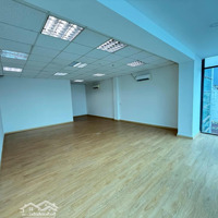 Văn Phòng Sẵn Fitoutdiện Tích142M2 Giá Tốt Đường Cách Mạng Tháng 8, Quận 3, View Cửa Sổ Nhiều Ánh Sáng