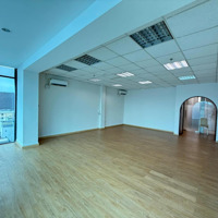 Văn Phòng Sẵn Fitoutdiện Tích142M2 Giá Tốt Đường Cách Mạng Tháng 8, Quận 3, View Cửa Sổ Nhiều Ánh Sáng