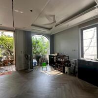 Bán BT quận ủy Tây Hồ giáp khu Vườn Đào, ô tô ra vào dừng đỗ ngày đêm, view mặt Hồ Tây, DT 100m2, MT 8m