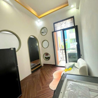 Phòng Ban Công Full Nội Thất, Quận 3