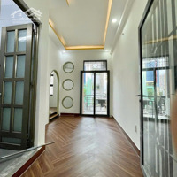 Phòng Ban Công Full Nội Thất, Quận 3