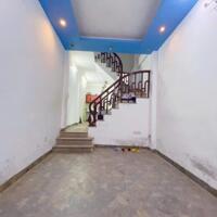 Cho thuê nhà nguyên căn ngõ 111 Giáp Bát 4 tầng x 35m2, 5 ngủ, 10.5tr ở gđ, nhóm