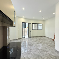 Nhà Mới Xây -Hẽm Xe Hơi- Trung Tâm Đường Phan Xích Long