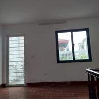 Gia đình cần bán nhà phân lô ngõ 106 Hoàng Quốc Việt dt 50 m2 x 7 t mt 4,5 m ô tô vào nhà giá 25,5 tỷ