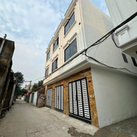 Nhà 3T*33M2 Lô Góc Mặt Đường Thông Ô Tô Tránh. Sát Chợ Trường. Kinh Doanh Nhỏ Được. Giá Chỉ 2,92 Tỷ
