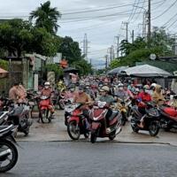 Chính chủ cần bán gấp lô đất kinh doanh buôn bán sầm uất đường 15m trục chính vào KCN Điện Ngọc