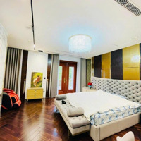 Bán Biệt Thự Phố Chùa Láng, 152M2,Mặt Tiền8M, Gara Ô Tô, Nội Thất Tiền Tỷ, Kinh Doanh, Giá Chỉ 41.5 Tỷ