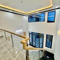  Trọ thì chật, mà nhà nguyên căn thì cao quá