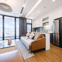 Bán Gấp Căn Góc 3 Ngủ View Hồ Tây. Diện Tích Hiếm 100M2. Tòa Kosmo Tây Hồ. Tầng Trung. 0983191393