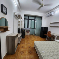 Chdv Đường 3/2, Quận 10: 20M2,Nội Thất 5.5 Triệu/Tháng.