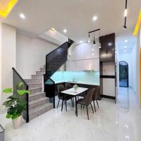Căn nhà 1 trệt 1 lầu mới xây thiết kết hiện đại. Trả trước 750tr nhận nhà dọn vào ở ngay