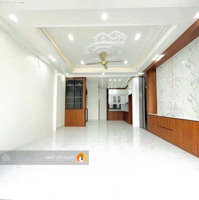 Siêu Phẩm 3 Tầng Độc Lập Cực Đẹp Gần Ngay Chợ Minh Kha Có Sân Cổng Riêng