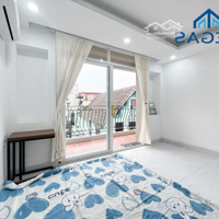 Cho Thuê Căn Hộ 2 Phòng Ngủ Ban Công Nằm Ngay Đường Lớn Phạm Văn Đồng, Thành Phố Giao Lưu