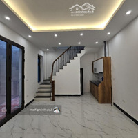 Nhà Liền Kề Kẻ Tạnh 31M2 - Tổ 7 Giang Biên, Oto Đỗ. Chỉ 5 Tỷ Chút