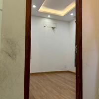 Chính chủ cần bán căn hộ 312 Lạc Long Quân, Quận 11, 70m2, 2PN, 2.835 tỷ, có sổ hồng.